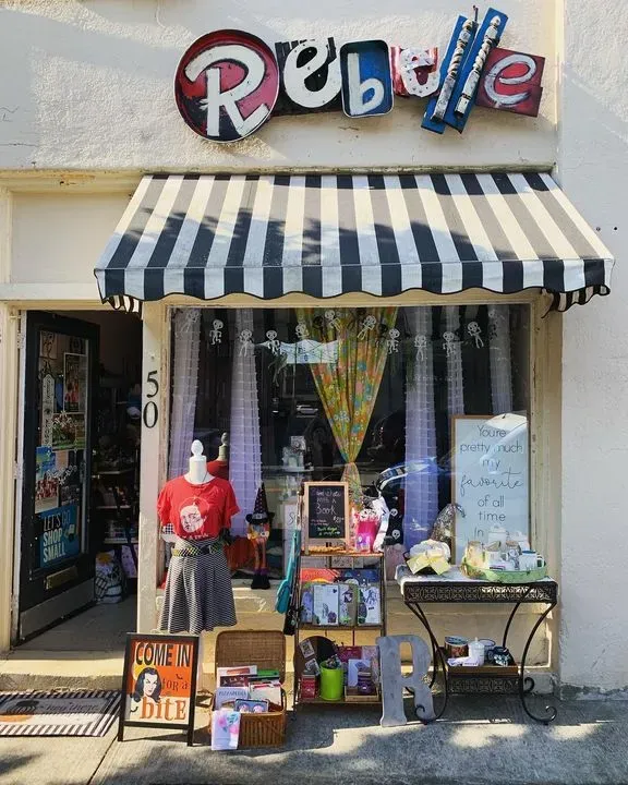 https://cdn.salonspotlight.com/photos/P3qpouGebZFuPMfheRKz/b5555188-ae57-4979-9034-995c27d7ed67_720x720