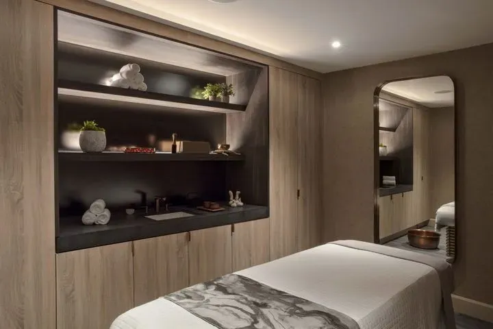 https://cdn.salonspotlight.com/photos/P65688VNRSf2FgXgBRmG/dc36473d-de04-432b-9fad-d00d4bbe53e2_720x720