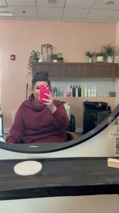 https://cdn.salonspotlight.com/photos/P6rNUkoy3ZxhFRSRtRke/17fe35b5-5e1c-4085-b8a6-7d297ea47b41_720x720