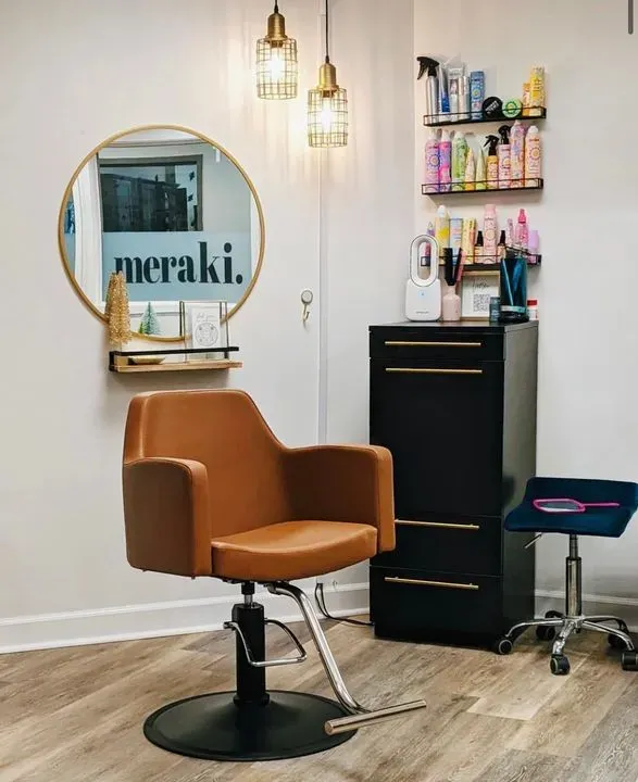 https://cdn.salonspotlight.com/photos/P6rNUkoy3ZxhFRSRtRke/8ad1b883-f009-49f5-be64-1b2f3ea42663_720x720