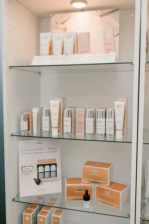 https://cdn.salonspotlight.com/photos/PHnoOklrN3fWcyhNE42q/39dfa20a-0739-49d1-bc6d-0ddd3301fa71_720x720