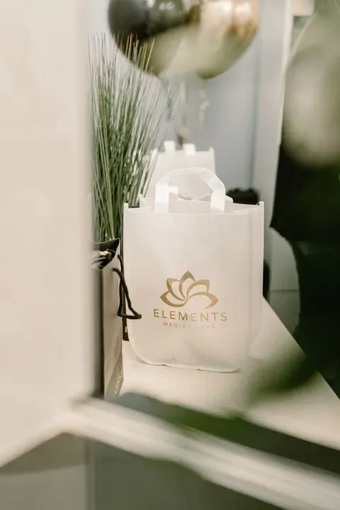 https://cdn.salonspotlight.com/photos/PHnoOklrN3fWcyhNE42q/8a659171-40fd-469d-910b-5c87d66e168b_720x720