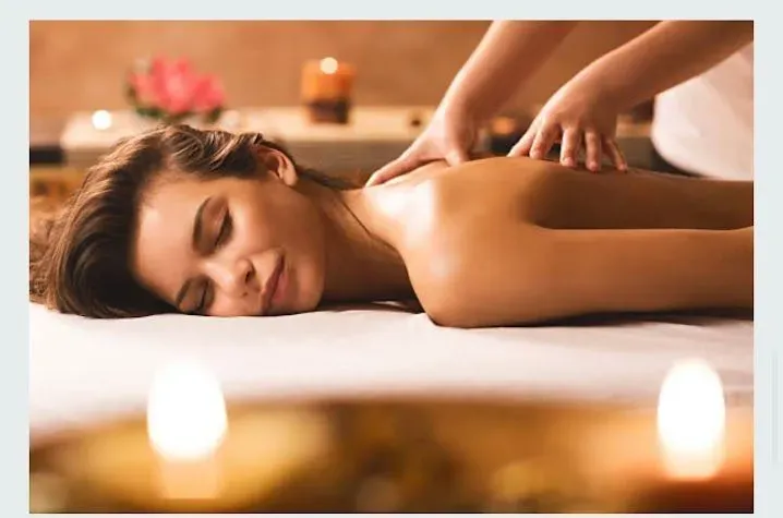 https://cdn.salonspotlight.com/photos/PITvbDEajQE8njdENGSS/e09aa923-23df-4e78-bc8c-f06b4af667bb_720x720