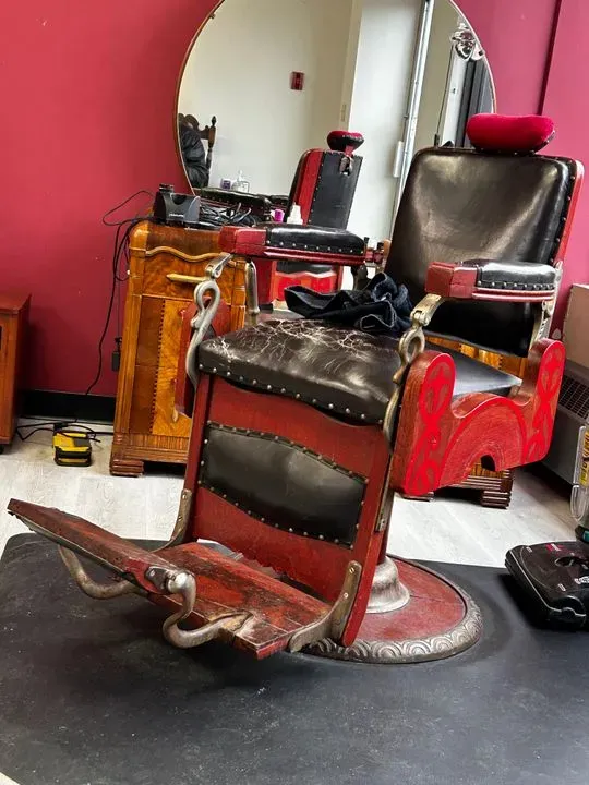 https://cdn.salonspotlight.com/photos/PIsWIvWRcdfXwGRqtHSw/d65a5923-1065-4aff-8f04-aab8ab34e91a_720x720