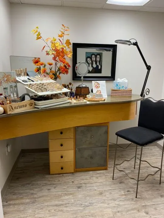 https://cdn.salonspotlight.com/photos/PJ6SzLCOo3A1LzioqCTG/59d50d7a-13ca-4b7b-94fd-dda110757c60_720x720