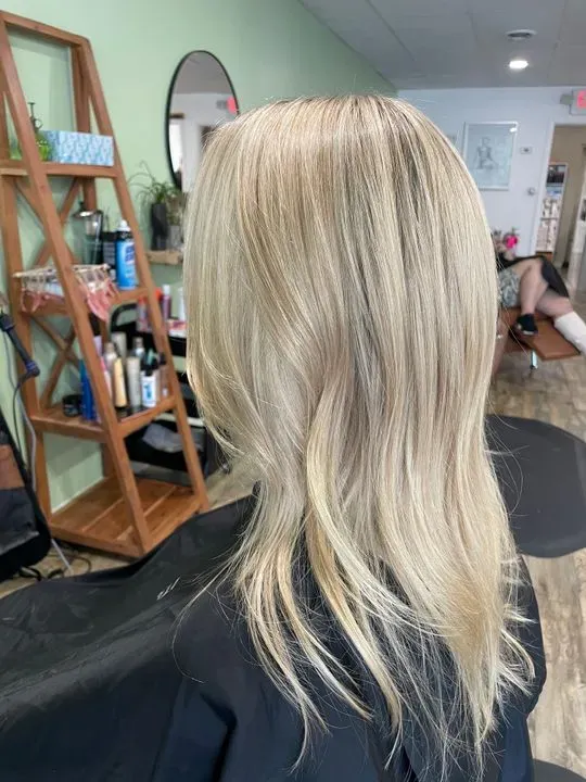 https://cdn.salonspotlight.com/photos/PK9rcyiY1y6FvLFQNnqq/3337cc39-bb92-4d0c-8345-e3e8b94e4cd4_720x720