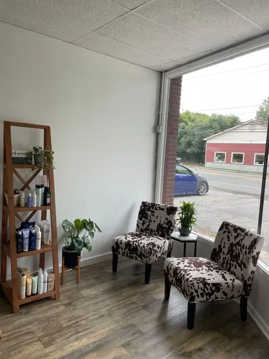 https://cdn.salonspotlight.com/photos/PK9rcyiY1y6FvLFQNnqq/c14da713-ba4e-45f8-96a9-aef9fa50679d_720x720