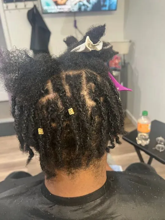 https://cdn.salonspotlight.com/photos/PKWdbQiSU7JwuekLDHZS/0c89fb76-e122-4d42-8b44-b11b850a1e43_720x720