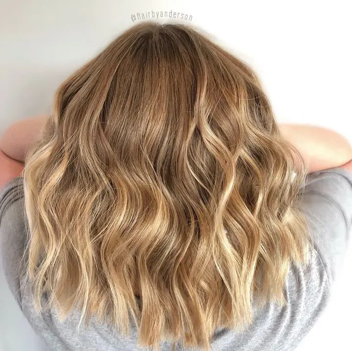 https://cdn.salonspotlight.com/photos/PLbKbr1IaH42riaCfXy8/0fee0872-f109-4ea2-a41c-6c2ccc55f572_720x720