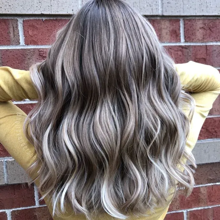 https://cdn.salonspotlight.com/photos/PLbKbr1IaH42riaCfXy8/209d08a8-bfdc-4cf5-bb3f-74c43eb3c521_720x720