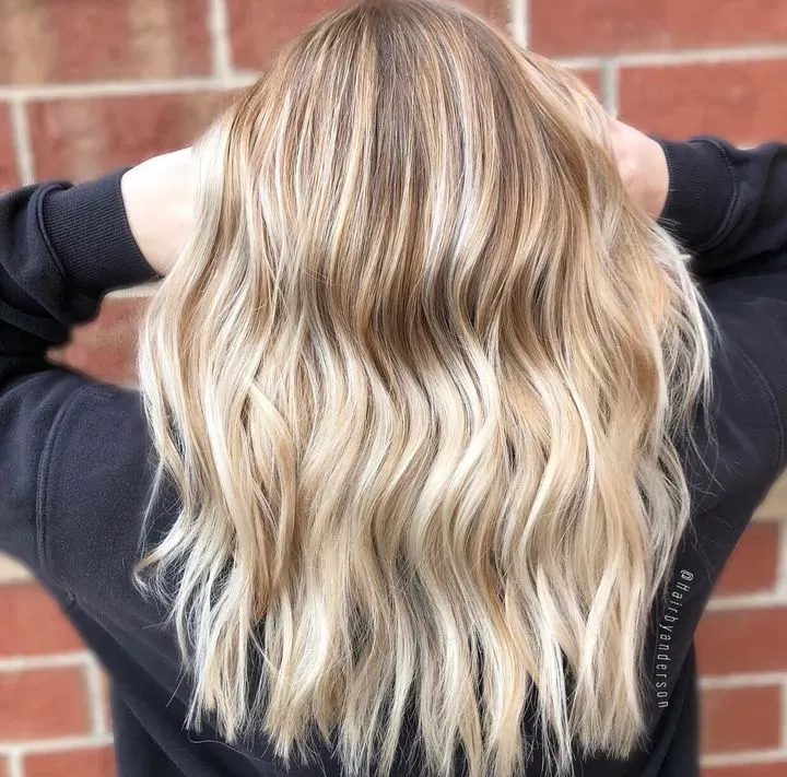 https://cdn.salonspotlight.com/photos/PLbKbr1IaH42riaCfXy8/218cc0e7-c024-4deb-9f95-beaa14a62a2c_720x720
