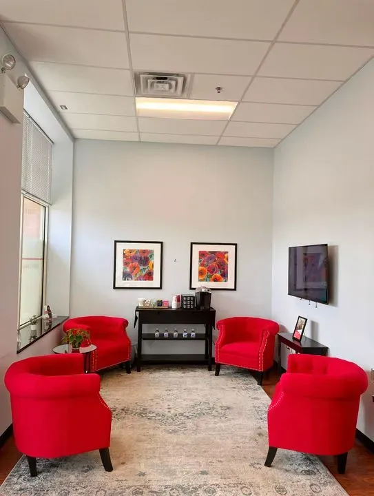 https://cdn.salonspotlight.com/photos/PLwPlJUgJegSDxYd5XrM/104a7a8a-d13c-4410-aa33-0e2921d7318b_720x720