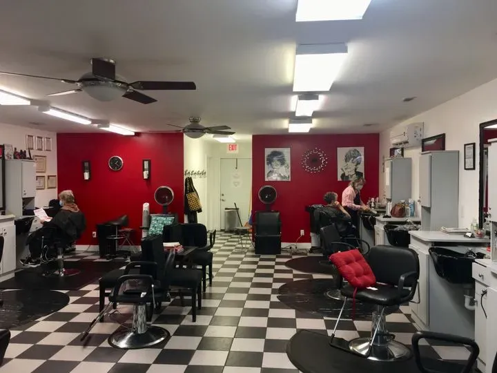 https://cdn.salonspotlight.com/photos/PMpsegbyBof2Il3rEQOC/9959df92-7d01-44cb-8bea-16196f5bcc3b_720x720
