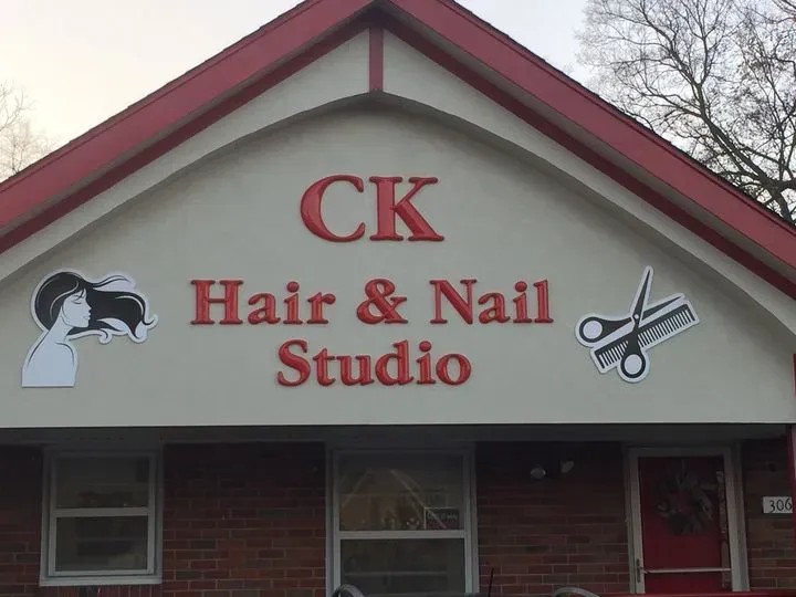 https://cdn.salonspotlight.com/photos/PMpsegbyBof2Il3rEQOC/e6f6d71e-027c-4ba9-87e8-2ed66c979769_720x720