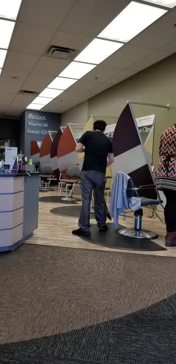 https://cdn.salonspotlight.com/photos/PN2DbX8kXAUYByyS0iTP/69963bfc-76a3-49f3-b622-2b20323bded9_720x720