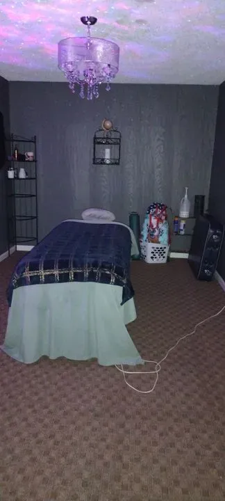 https://cdn.salonspotlight.com/photos/PNOamfrFKOe8seaVMrYc/f5af5a30-34a8-4bb0-8801-38eb21ed223b_720x720