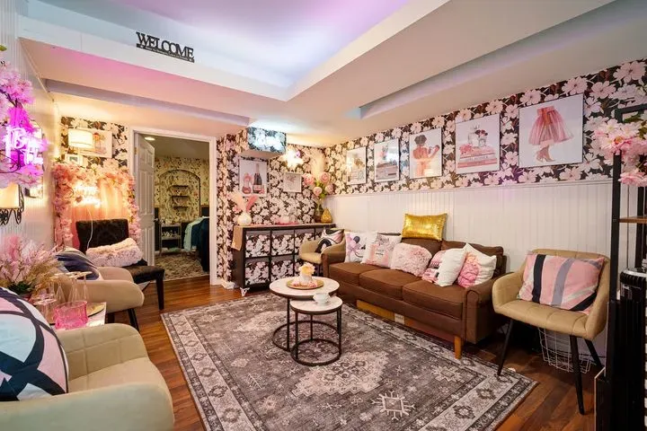 https://cdn.salonspotlight.com/photos/PQGpggcx5v7nZS72xPKt/8c8101b9-b281-4470-b5bd-7160cc38d353_720x720