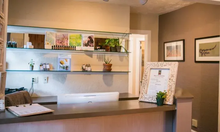 https://cdn.salonspotlight.com/photos/PQhN5KsDEl10TJ2vCEJN/e0b96ea4-0f86-4828-94c3-4dac431acbe9_720x720