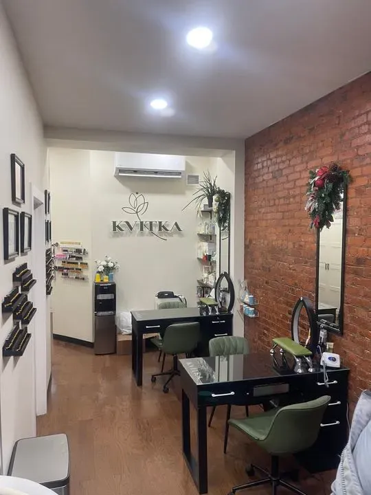 https://cdn.salonspotlight.com/photos/PQno5SkuGSQH01b1gsgx/8b0d62e4-71a4-40a9-9d3a-9ba3160d0f1e_720x720