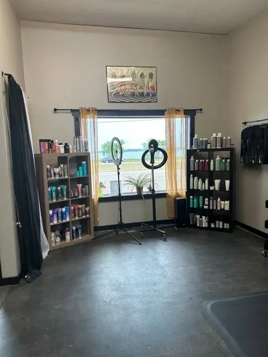 https://cdn.salonspotlight.com/photos/PRMBFQ5Zsrr6lwM1htka/51acc71a-ba2b-4d99-a5ce-b0777213208c_720x720