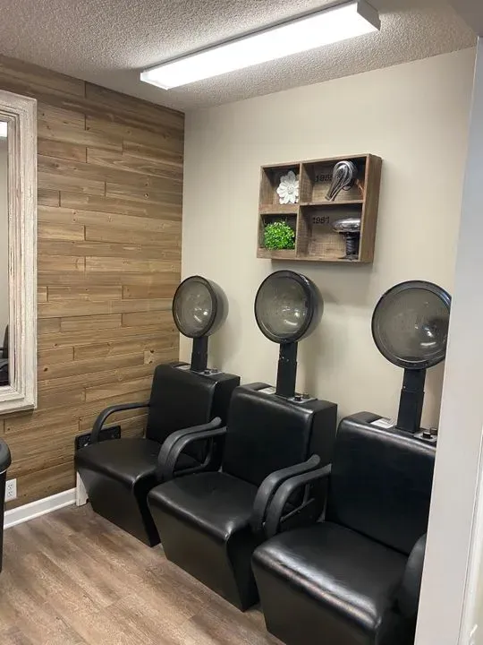 https://cdn.salonspotlight.com/photos/PWZ7TM06XZEtaKbOMpBi/271a8994-1bfc-4626-9f82-11d8f283eedc_720x720