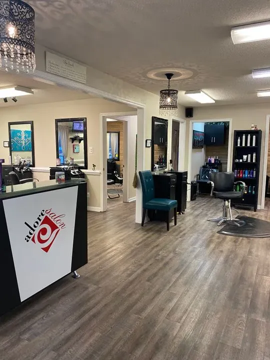 https://cdn.salonspotlight.com/photos/PWZ7TM06XZEtaKbOMpBi/298965ce-118f-4da4-ae46-263b3718da3c_720x720