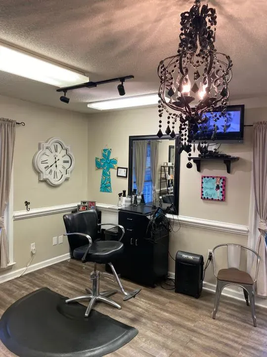 https://cdn.salonspotlight.com/photos/PWZ7TM06XZEtaKbOMpBi/ab934021-7f38-42e5-9834-ccff8f29aad5_720x720