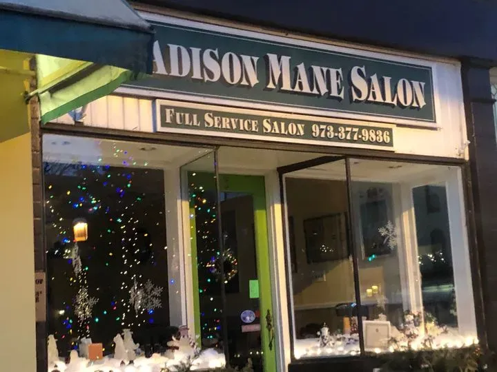 https://cdn.salonspotlight.com/photos/PXPCI22sHCU30Xyu4Y3F/8fdf02e1-641d-45de-b824-7281205d5b2e_720x720