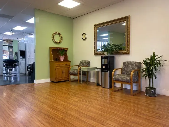 https://cdn.salonspotlight.com/photos/PZWhvqv0SrRNFpzkKcEp/d3373cf1-5ef3-4959-8723-dff7d00e9fa9_720x720