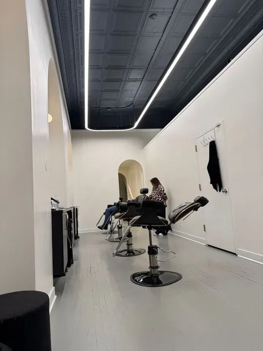 https://cdn.salonspotlight.com/photos/Pao8frAlIszA7WmQcowp/10333008-52f5-4e5d-bc77-a94eee86e1a8_720x720