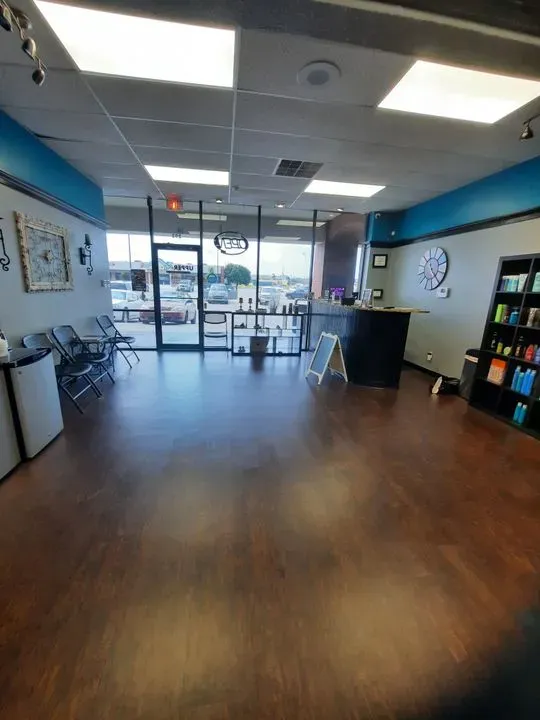 https://cdn.salonspotlight.com/photos/PbySzPkLbYZ1X47YuY08/4c3cab7c-8a66-4919-8559-9f7cc953b734_720x720