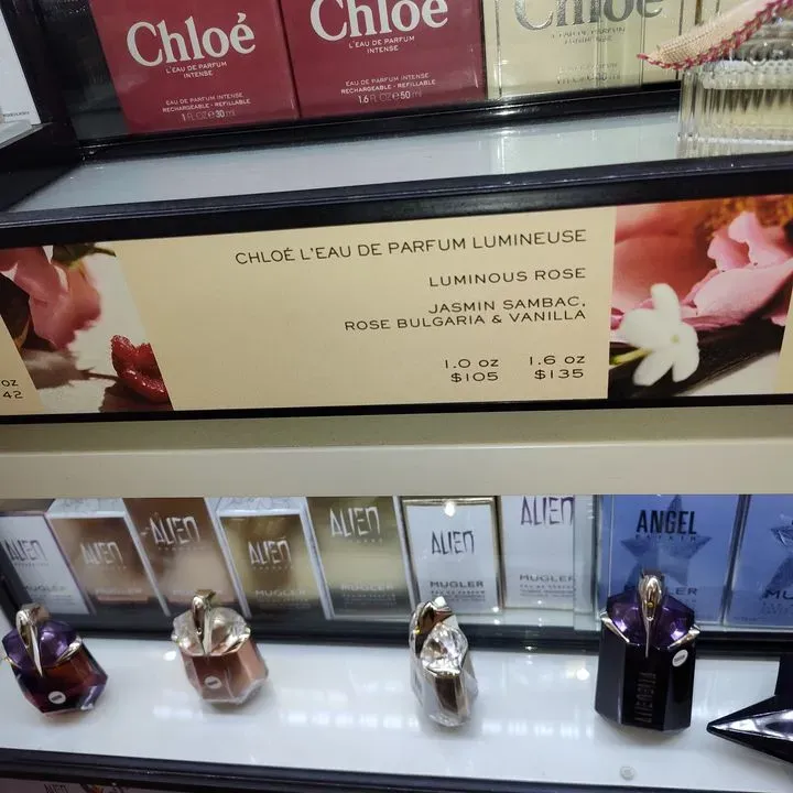 https://cdn.salonspotlight.com/photos/Pc18FDPFkFQ9G4hybLpe/50d8ea3c-f5df-4fca-947b-0efd16a9f45b_720x720