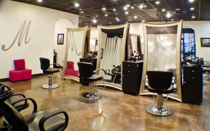 https://cdn.salonspotlight.com/photos/Pc1HzQEChljfDX7iWWbN/b282ce1c-73fc-4cd0-8537-468aa4fa2973_720x720