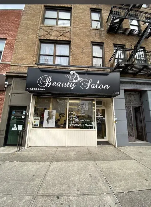 https://cdn.salonspotlight.com/photos/Pc4ZGQM7On7wCh9zfHKF/d7d998a3-0fbe-4f28-9a13-e4ad39a8e5ef_720x720