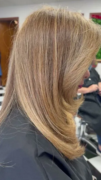 https://cdn.salonspotlight.com/photos/Pc90lBA8cLc1Fjs7HyGB/b97db990-a597-46dc-80e3-d55d295ae463_720x720