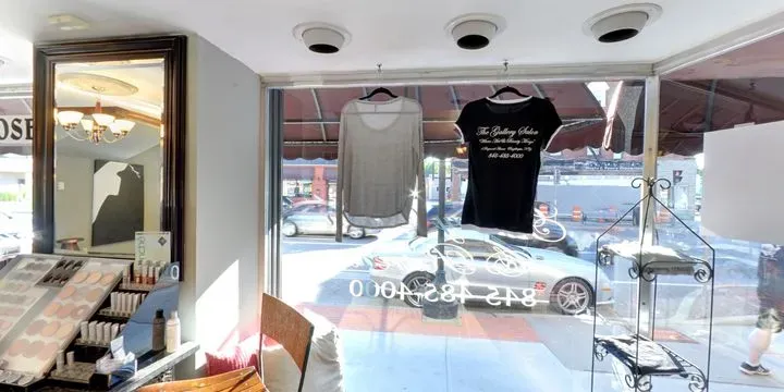 https://cdn.salonspotlight.com/photos/PdRwzL6BKHvmrDs9mnvK/5c8efc8f-09c9-4582-84a6-6adc38cb245f_720x720