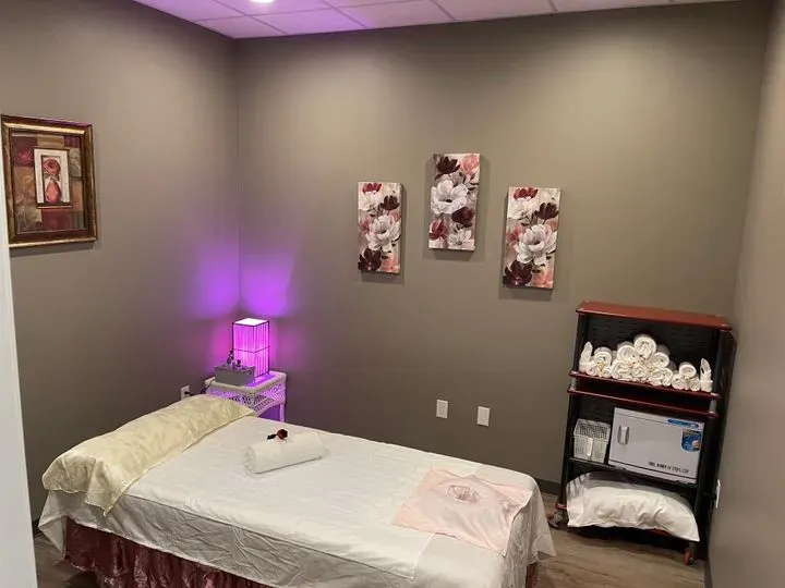 https://cdn.salonspotlight.com/photos/Plt0wQxnMzpHBTMw4gq4/a3f8b0f9-5a88-48fd-94fe-5e1233134c12_720x720