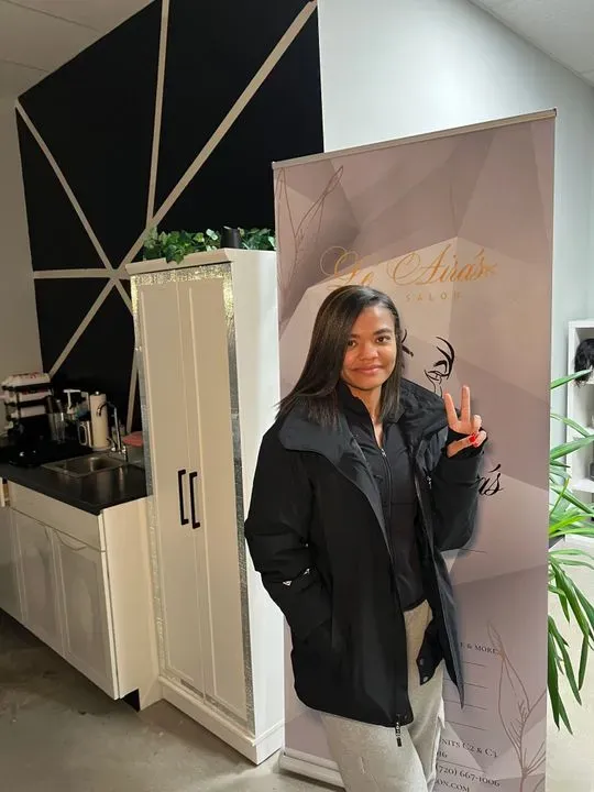 https://cdn.salonspotlight.com/photos/Pmwtsqy5fkIPvCYiDkmU/1c3a8609-2ad8-432e-a1fb-e81cb99243b3_720x720