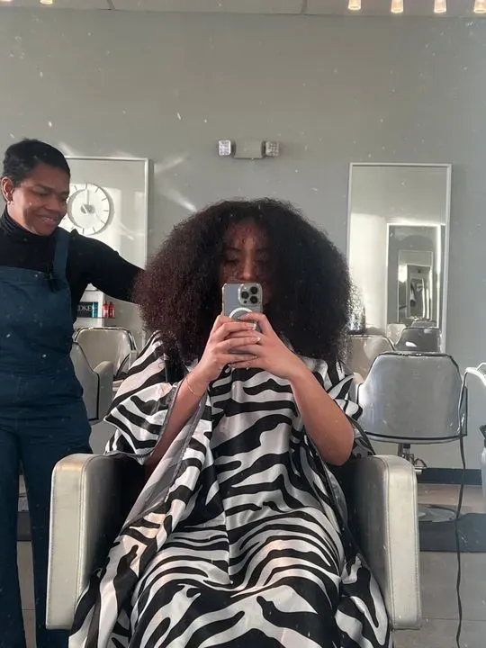 https://cdn.salonspotlight.com/photos/Pmwtsqy5fkIPvCYiDkmU/e5a832a6-06ac-4c3c-beb6-becab57f4c24_720x720