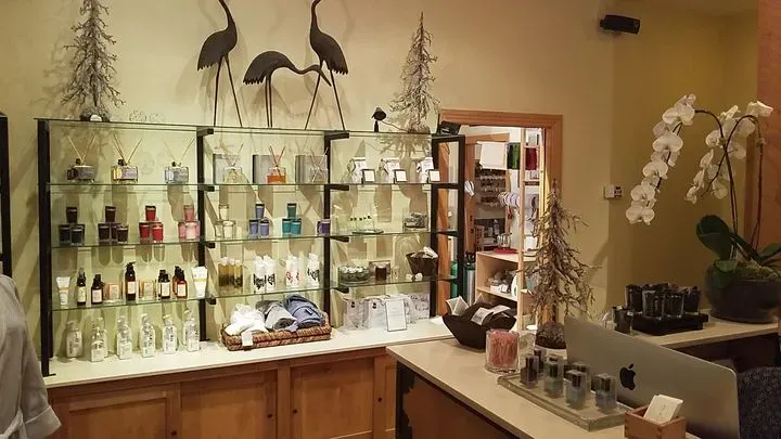 https://cdn.salonspotlight.com/photos/Pnoq6rjkcVoSUbIvY1R5/1e963c0e-bf0a-4de7-a330-8efe40f26473_720x720