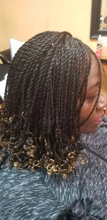 https://cdn.salonspotlight.com/photos/PnvWJ4mq9HZyZ8Nb2926/52149c44-96b1-43f5-a746-b851fc0dd26f_720x720