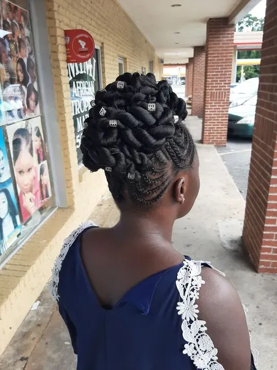 https://cdn.salonspotlight.com/photos/PnvWJ4mq9HZyZ8Nb2926/f4b68dd3-59ea-4294-82b0-d83935ea1927_720x720