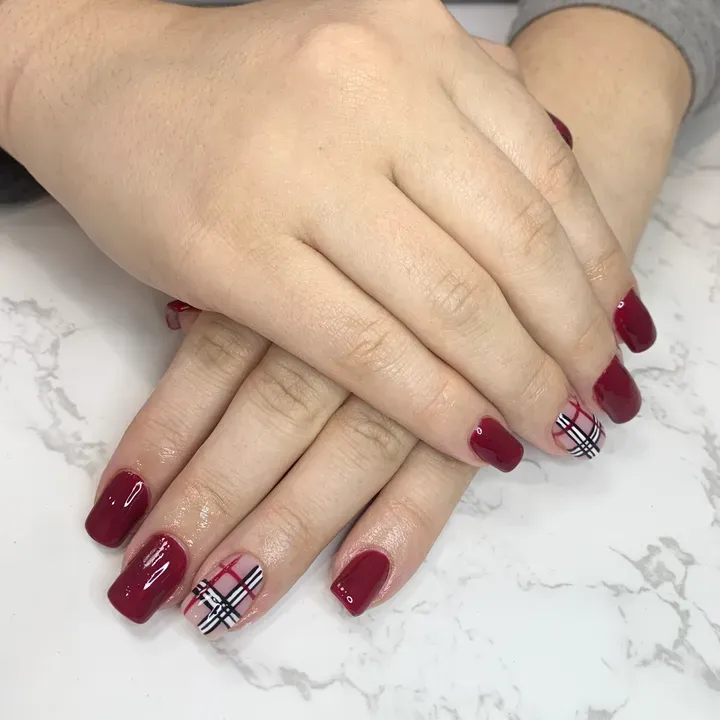 https://cdn.salonspotlight.com/photos/Ppgyb1atENJ4pBqx4y7Z/307429ad-457a-439c-b2c0-1a54a039cbda_720x720