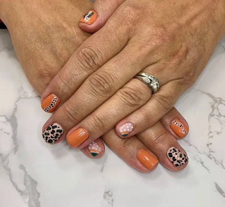 https://cdn.salonspotlight.com/photos/Ppgyb1atENJ4pBqx4y7Z/9f452bcf-f901-40a9-a000-53f5994d9c88_720x720