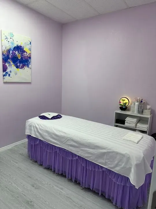 https://cdn.salonspotlight.com/photos/PqxKdFPbKqEUb0qogAhz/92a1d943-a3cb-413f-a50b-9175a3f83bff_720x720
