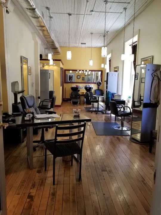 https://cdn.salonspotlight.com/photos/Pr31T43qKrJxqI092EGM/2f16c949-6262-4a0e-883a-778fb0289405_720x720