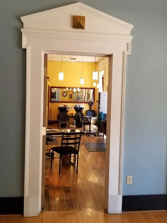 https://cdn.salonspotlight.com/photos/Pr31T43qKrJxqI092EGM/f6c2dc94-7e0b-4bb7-b6d5-c38068748252_720x720