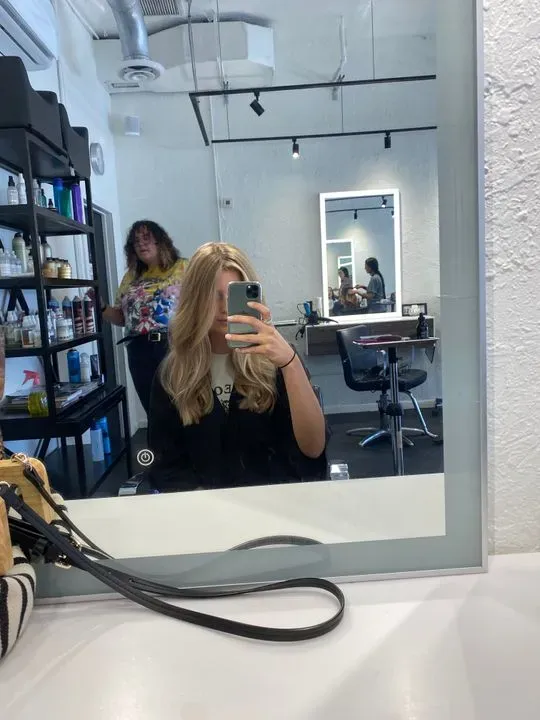 https://cdn.salonspotlight.com/photos/PrdjslHplwOWnoPaKK2k/f2655e11-34ec-44ca-afb0-9c3683234a73_720x720