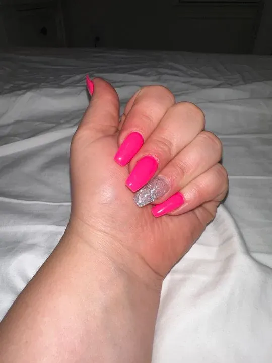 https://cdn.salonspotlight.com/photos/PvkiREyS380VnCQLSsPg/21986c15-a4bb-45cd-823c-810834e8f01d_720x720