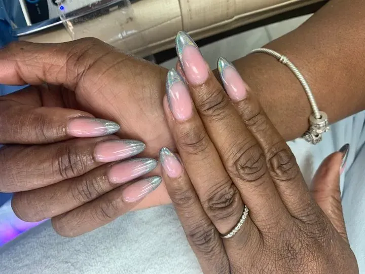https://cdn.salonspotlight.com/photos/PvkiREyS380VnCQLSsPg/6ef2e10f-2bd1-409c-895d-a974ca710a55_720x720